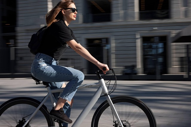How to Start Bike Commuting: Gear, Safety & Route Tips for First-Timers